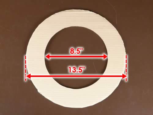 rolled diaper wreath step 1 cardboard circle