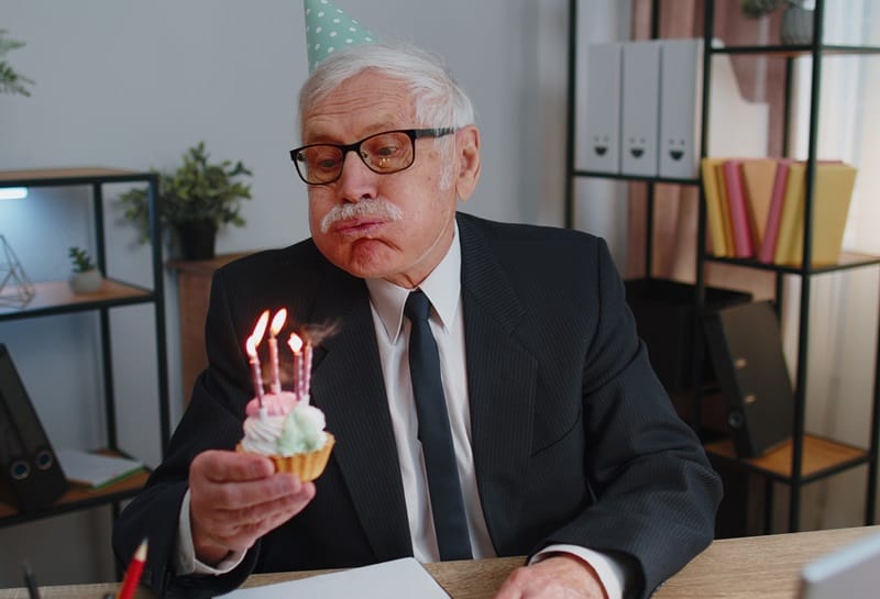 farewell messages retiree enjoying farewell cupcake