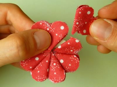 Easy to Make Fabric Flowers DIY Instructions