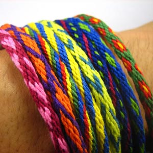 how to make frienship bracelets