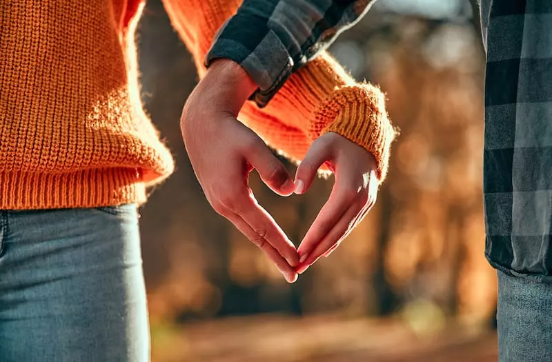 paragraphs for her holding hands make a heart