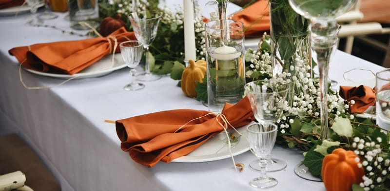 what does orange and green make pumpkin table setting